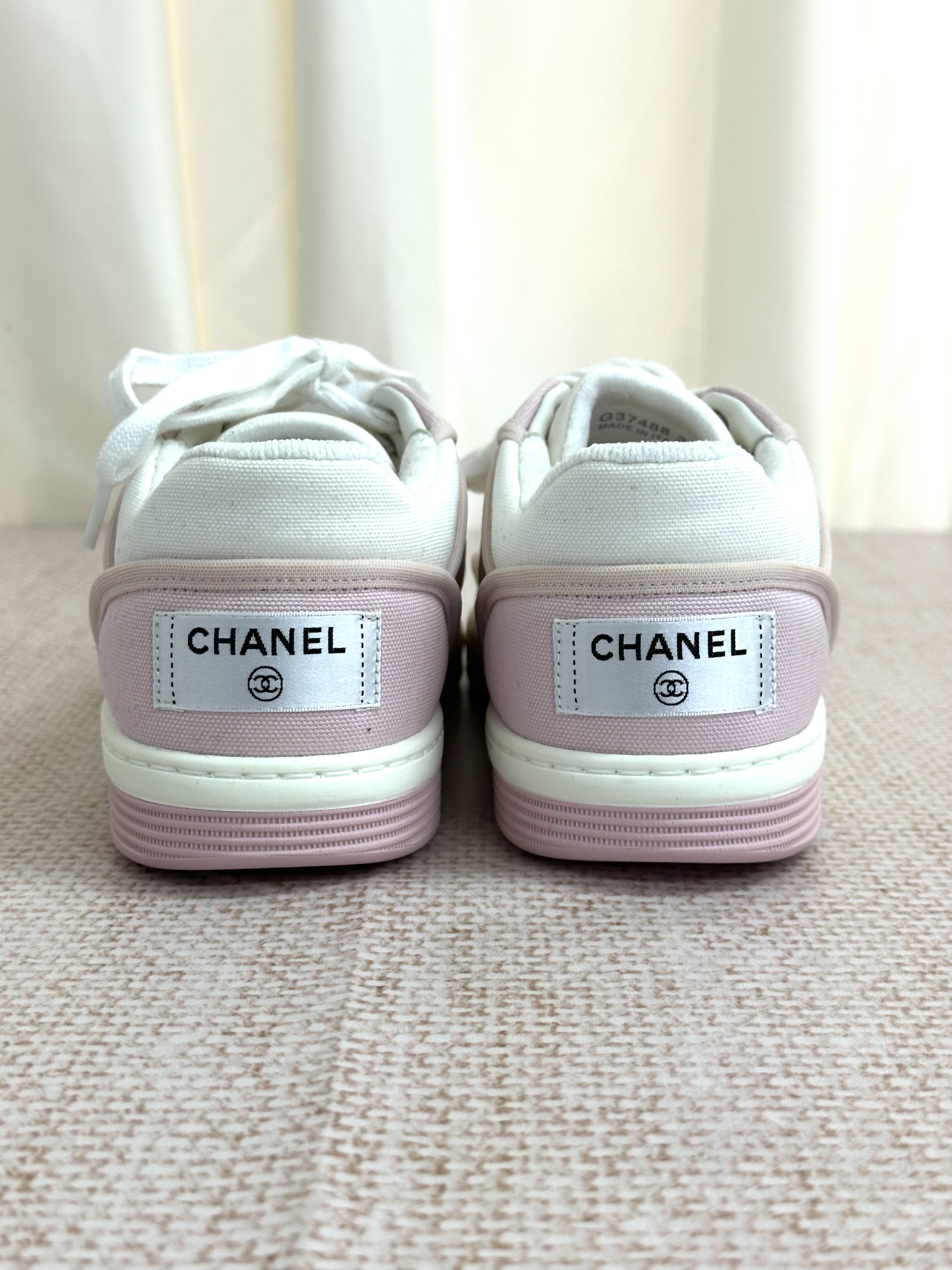 Pre-Owned Chanel Canvas Low Top Sneakers / Product Code: 26040720