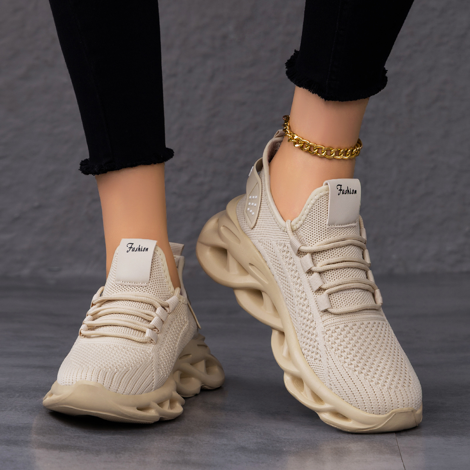 $98對。2對起$90對,​👟【快閃激減】行足全日都唔攰！超輕量「刀鋒」波浪底飛織波鞋 🌊