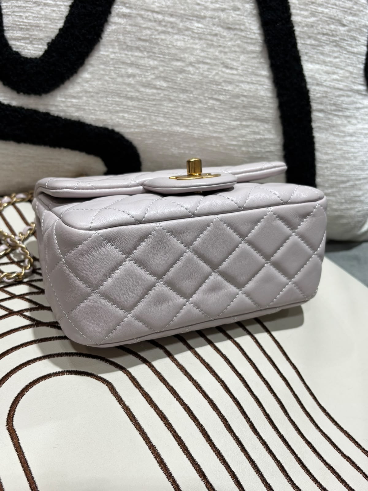 Chanel mini flap with pearl crush 金球方胖子 100%Authentic,98%new ✅晶片✅收據✅dust bag✅box