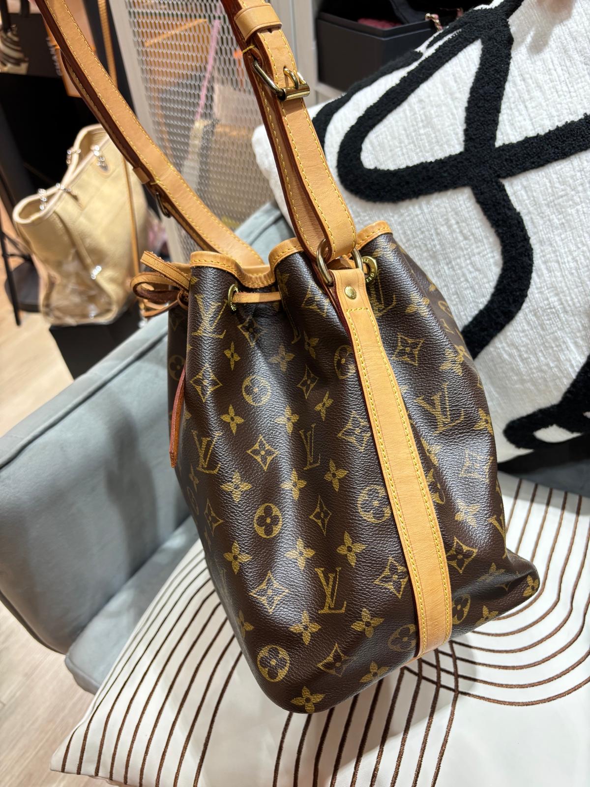 LV petit noe Bucket Bag Monogram 100%Authentic, 90%New 