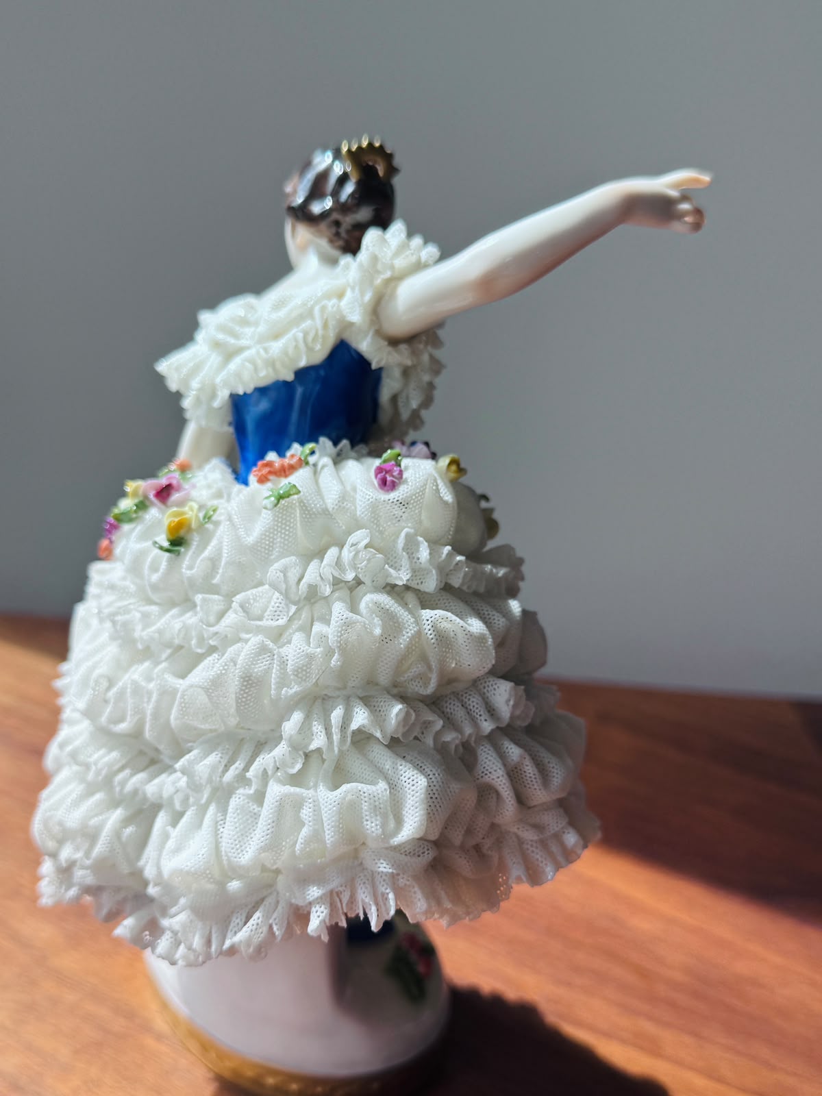 Antique Early 20th Century German Dresden-Style Hand-painted Porcelain Lace Lady Figurine (MT2615)