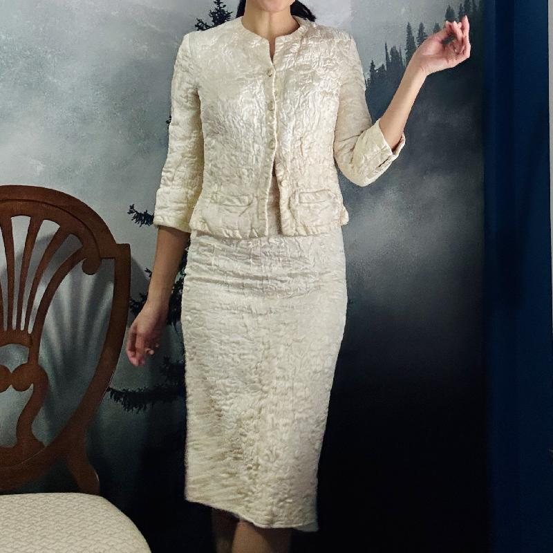 Late 1950s- Early 1960s Made in Hong Kong British Crown Colony by Dynasty Cream White Rose Brocade Fabric Twin Set (MT2524)
