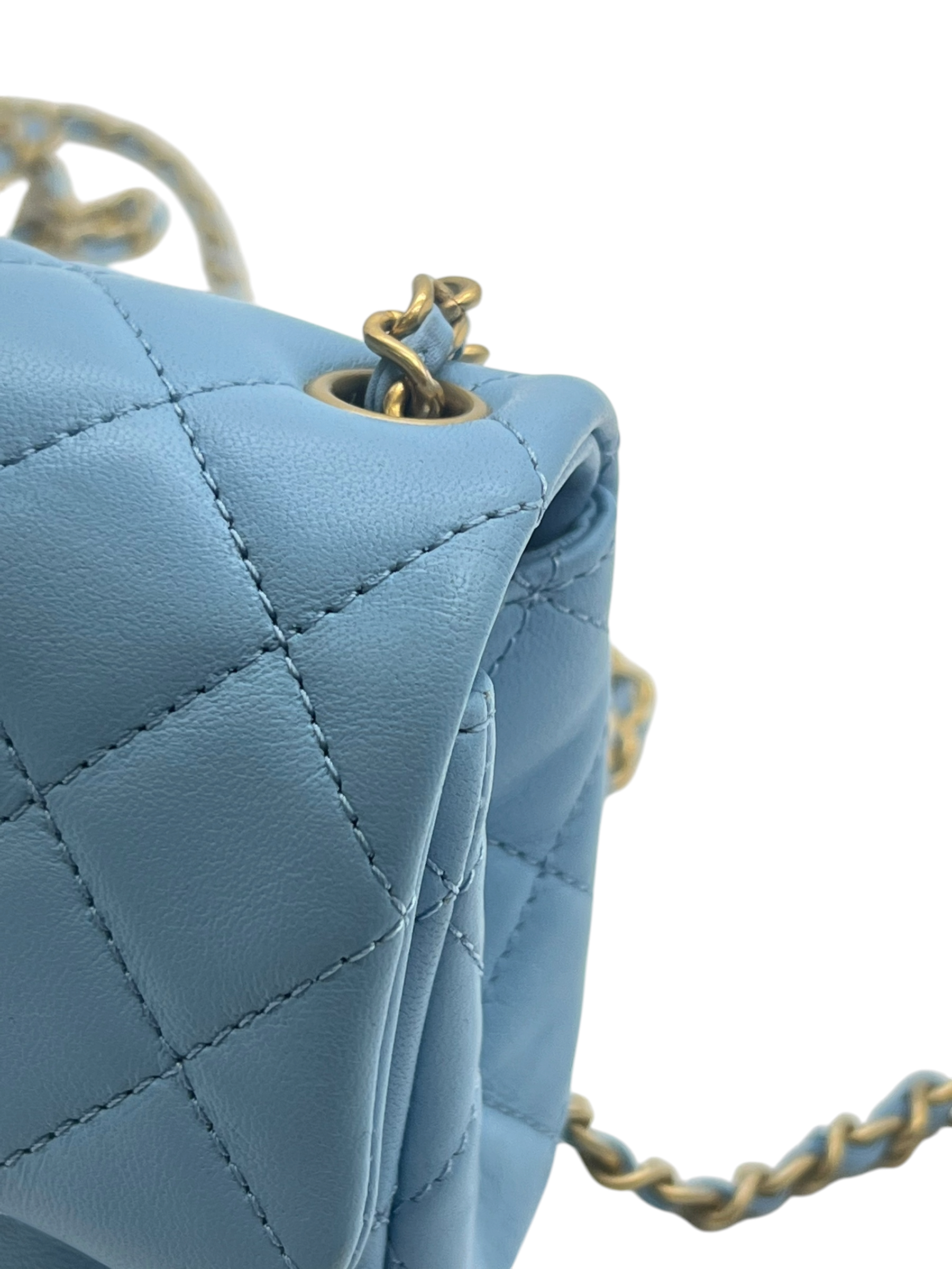 Pre-Owned CHANEL Classic Flap Bag / Product Code: 26051518