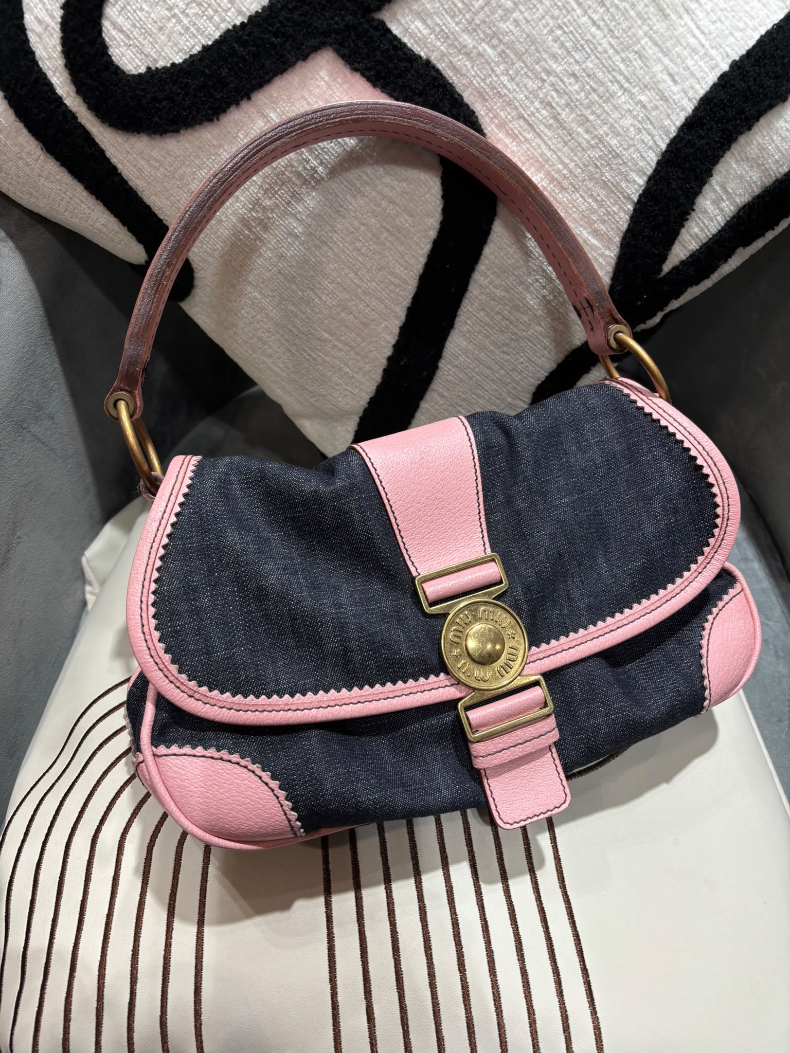 Miu miu denim 牛仔布牛皮shoulder bag    100%Authentic, 95%New ✅Dust bag