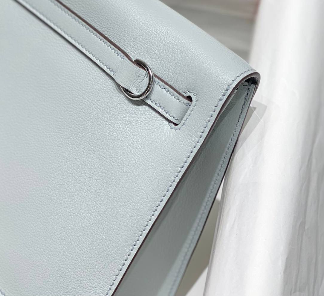 『圣杯蓝·银』 ‘’Kᴇʟʟʏ ᴅᴀɴsᴇ • Evercolor 🎀 时尚圈就是一个圆！ 最厉害的就是六种背法： 斜背、侧背、肩背、腰包、背包、手包 集美们一定要安排起来‼️ 22Cm