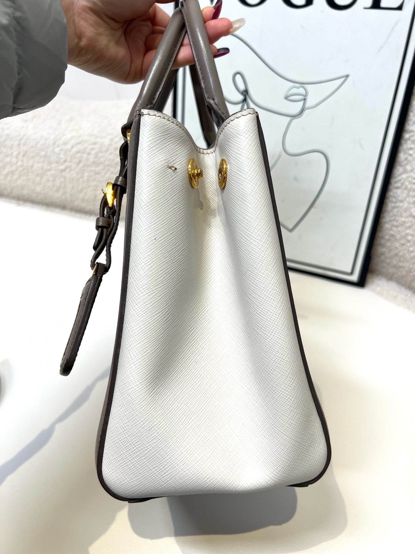 【預訂貨品】Prada 大象灰拼白色殺手包