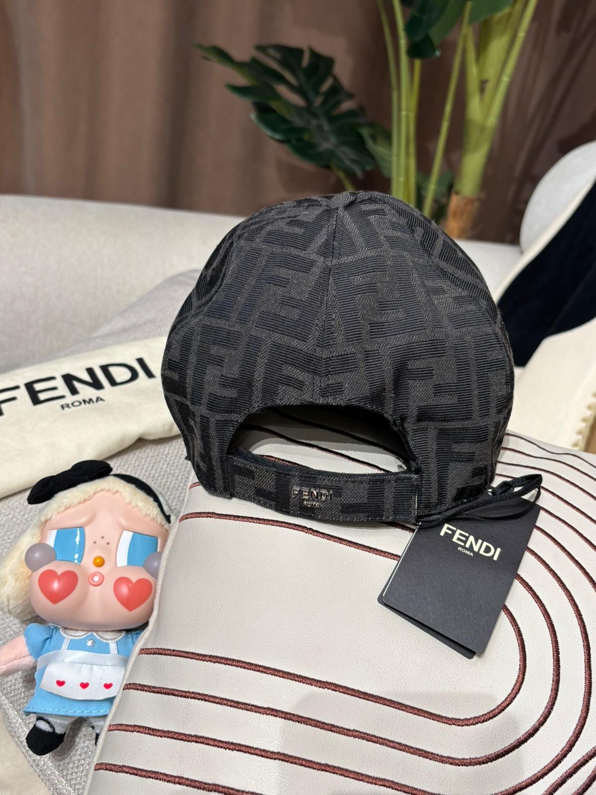 全新 Fendi cap Hat 100%Authentic ,Brand New全新 ✅Dust bag