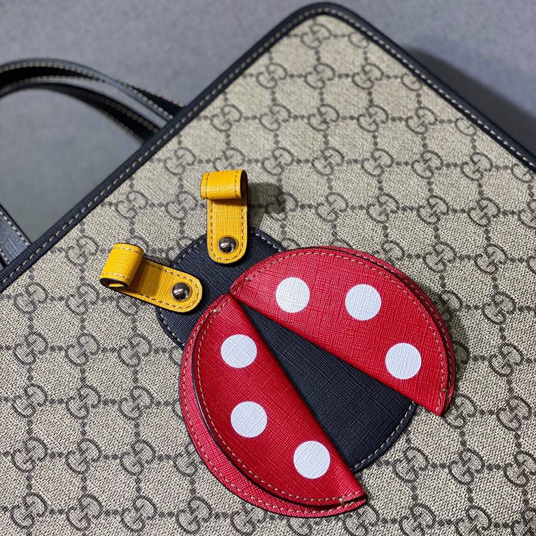 🔥大货实拍 𝙂𝙪𝙘𝙘𝙞 儿童包 小瓢虫系列 型号：664083 尺寸：28.5*25*11cm