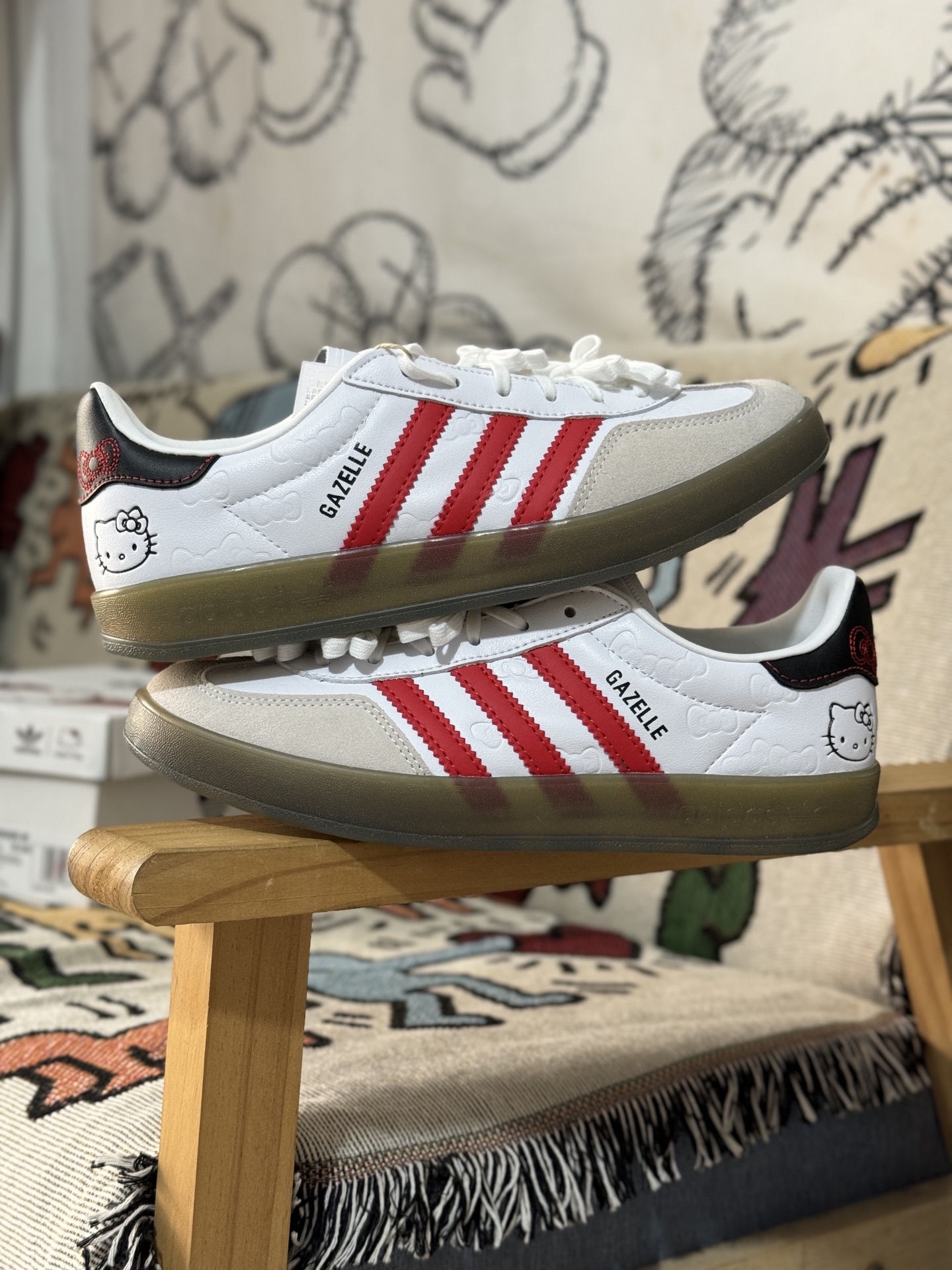 Adidas Originals x Hello Kitty Gazelle Indoor II0013
