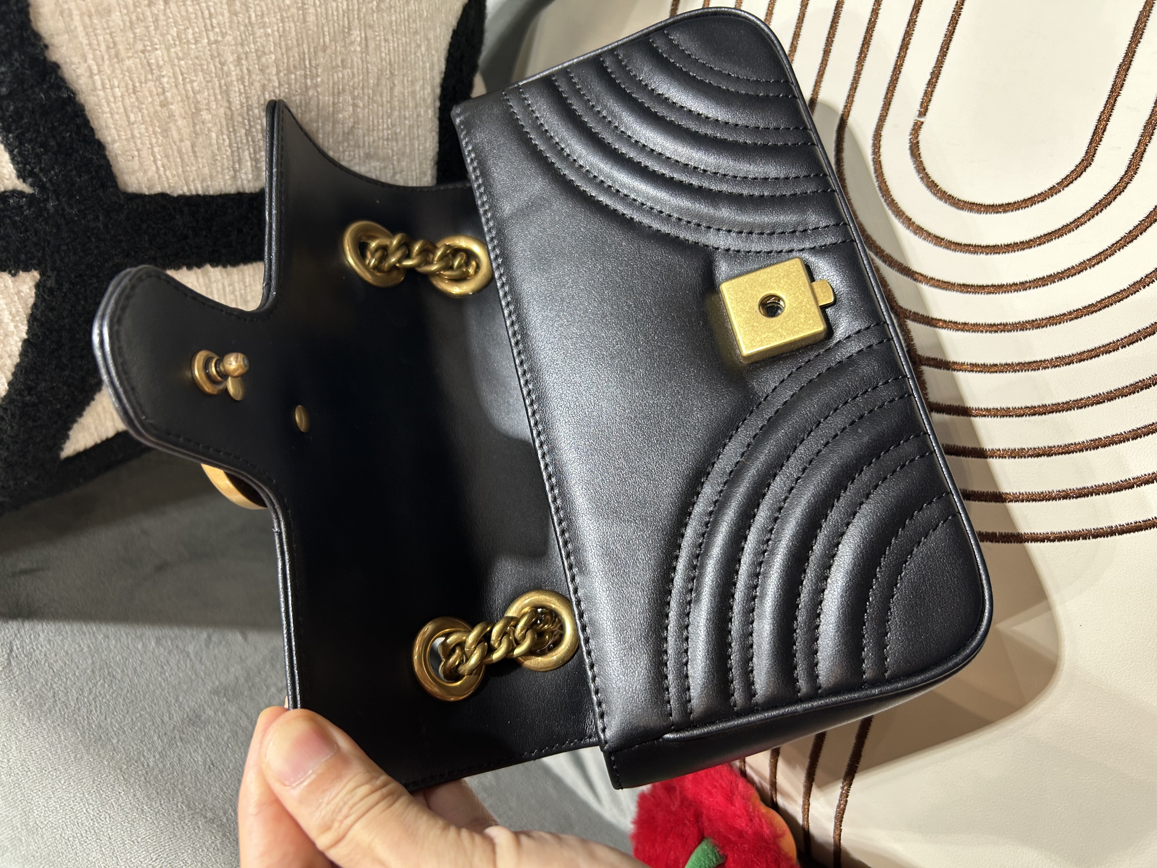 GUCCI GG MARMONT Shoulder Bag FLAP BAG 黑色牛皮金扣446744 100%Authentic, 95%New ✅Dust bag