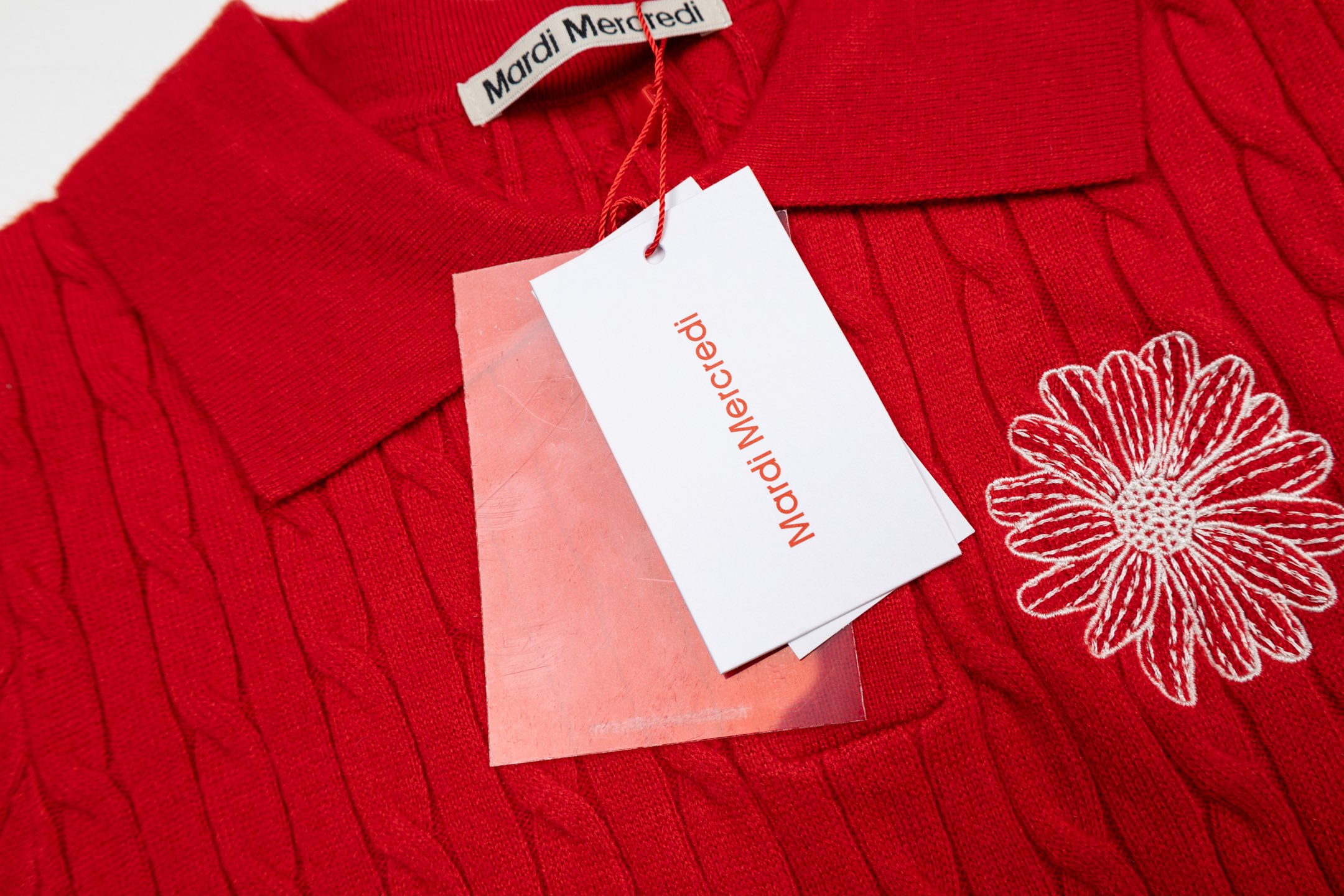 Mardi Mercredi Flower Embroidery Cable Short Sleeve Knit