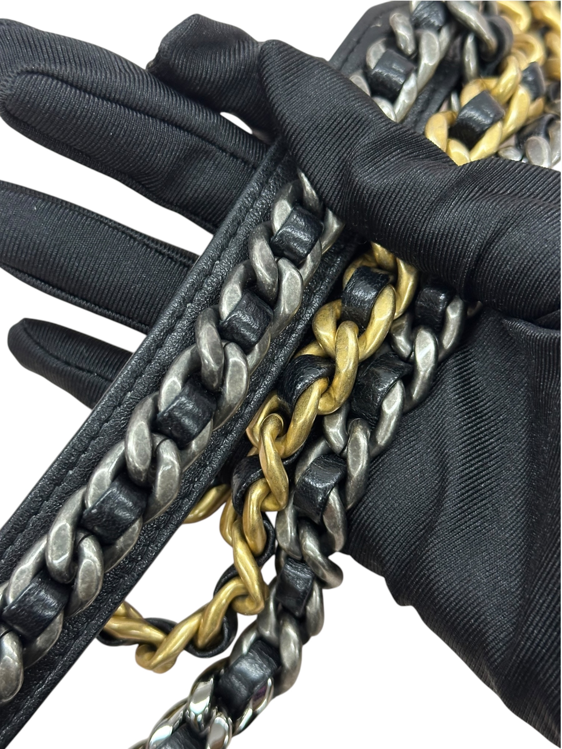 Pre-owned Chanel 19 Wallet on Chain / Product Code:082110