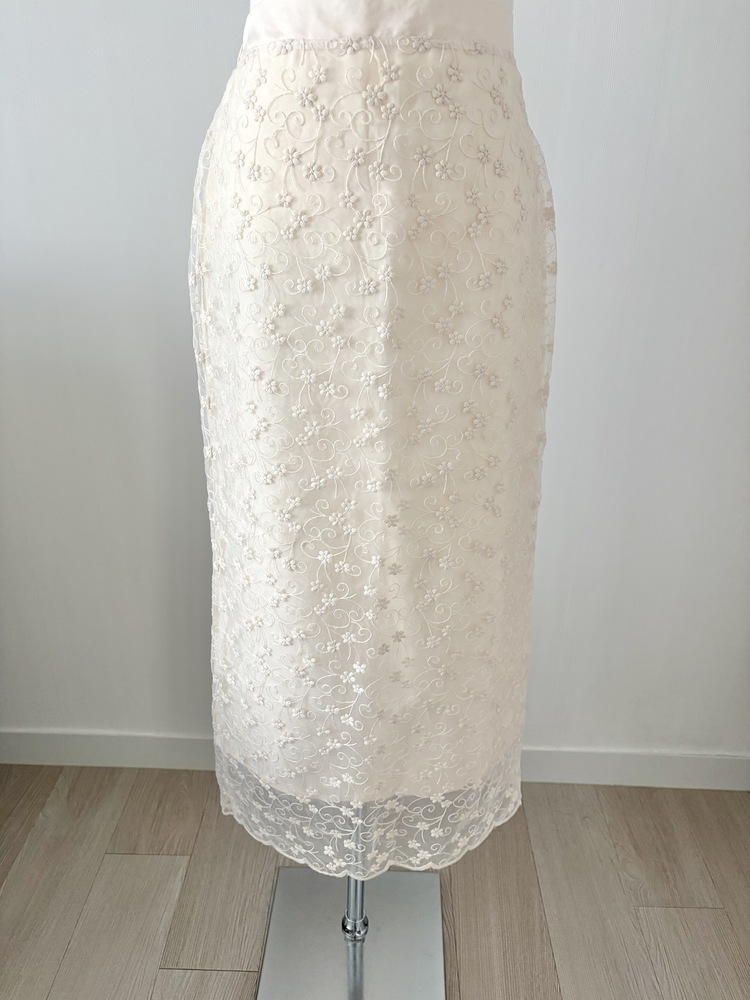 Blossom Embroidery Skirt (Cream)