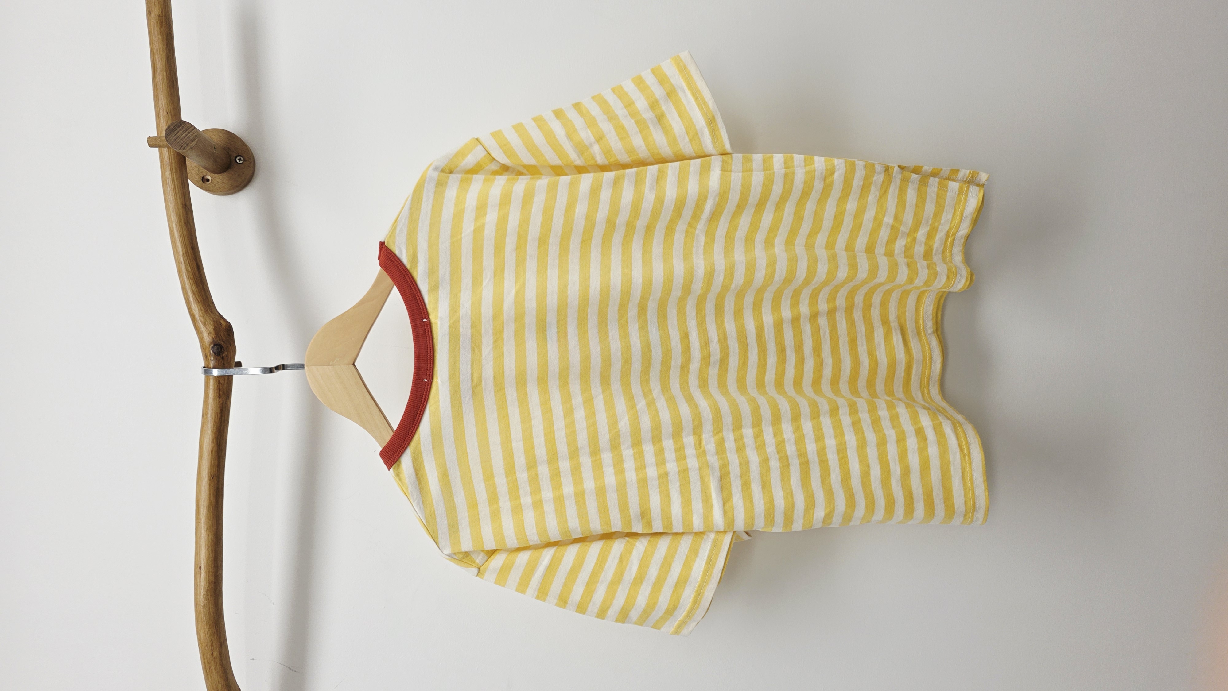 韓國黃白橫間車仔印圖Tee