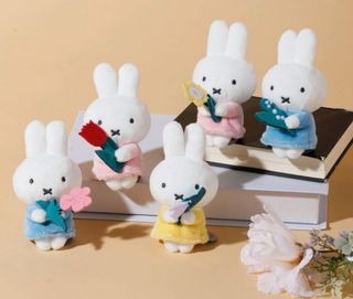 Takara Tomy ARTS Miffy Chokkori盛開花朵系列 毛絨公仔掛飾