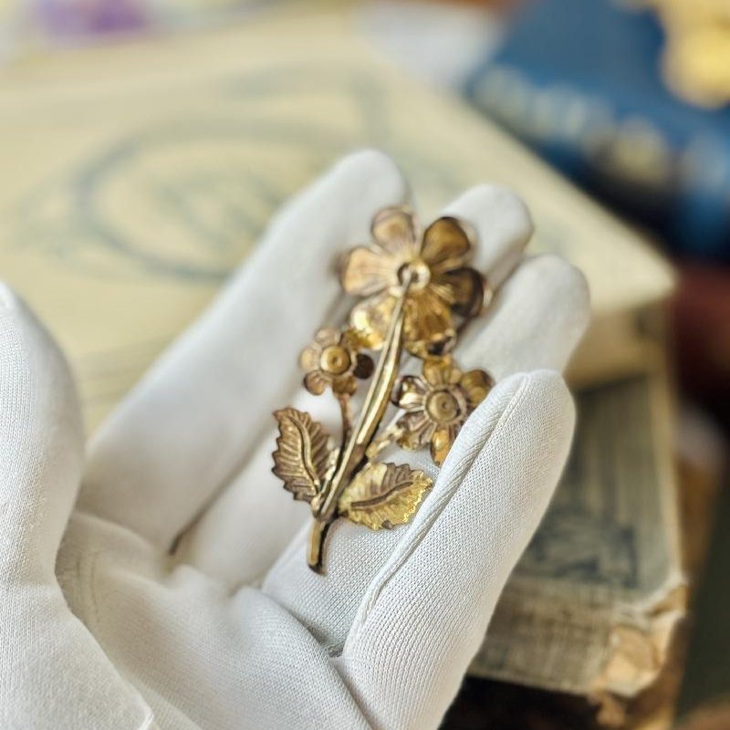 Vintage Czechoslovakian Brass Tone Glass Cabochon Flower Brooch(NZ066)