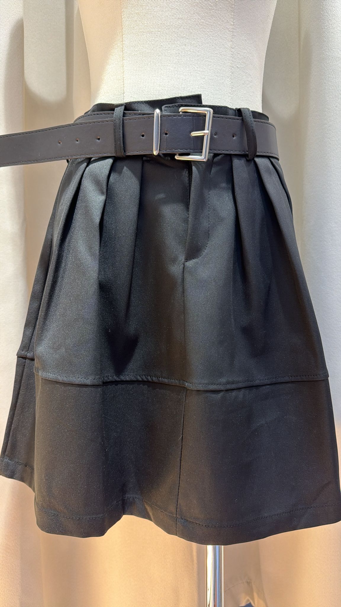 斷碼黑色裙褲，只有S