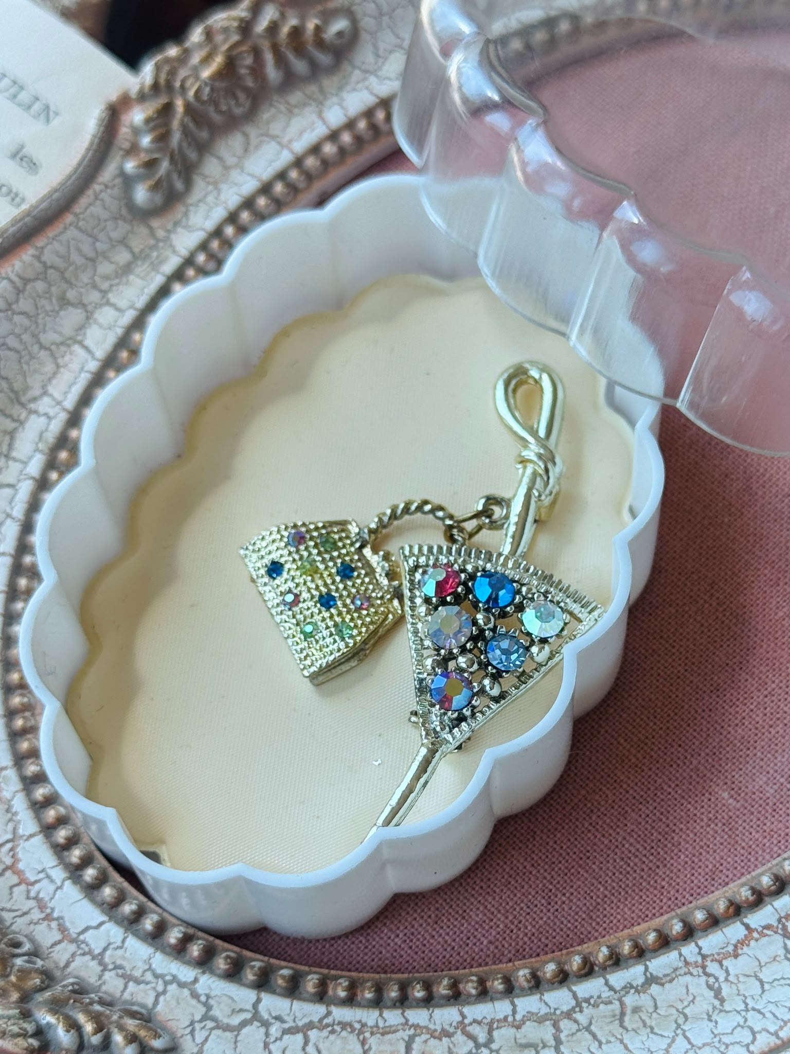 "A present from St. Yarmouth" Bejeweled Umbrealla with Handbag Brooch in Original Box(NZ114)