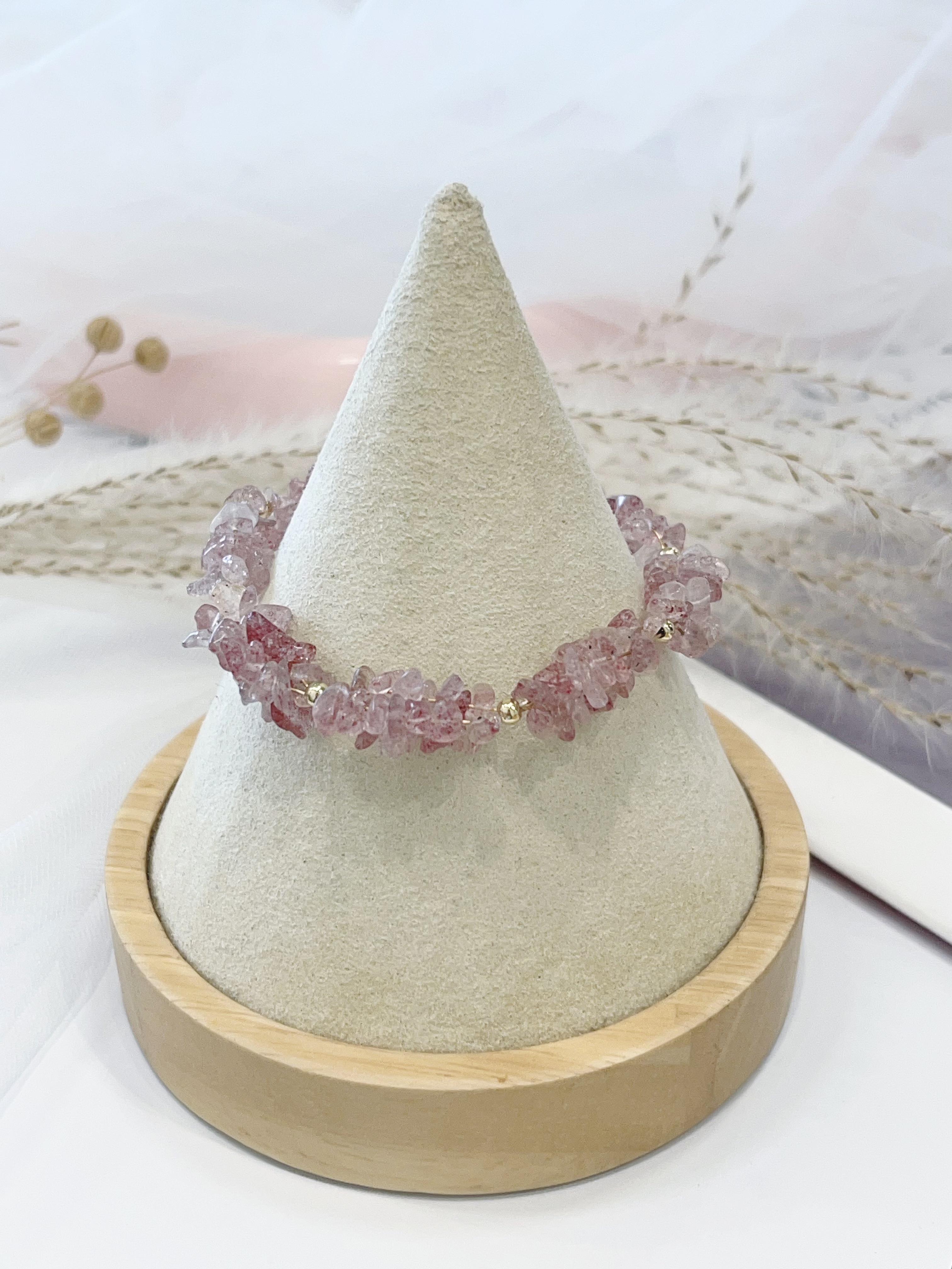 🍓 碎石草莓晶手串 Strawberry Quartz Chip Bracelet｜自然原石款