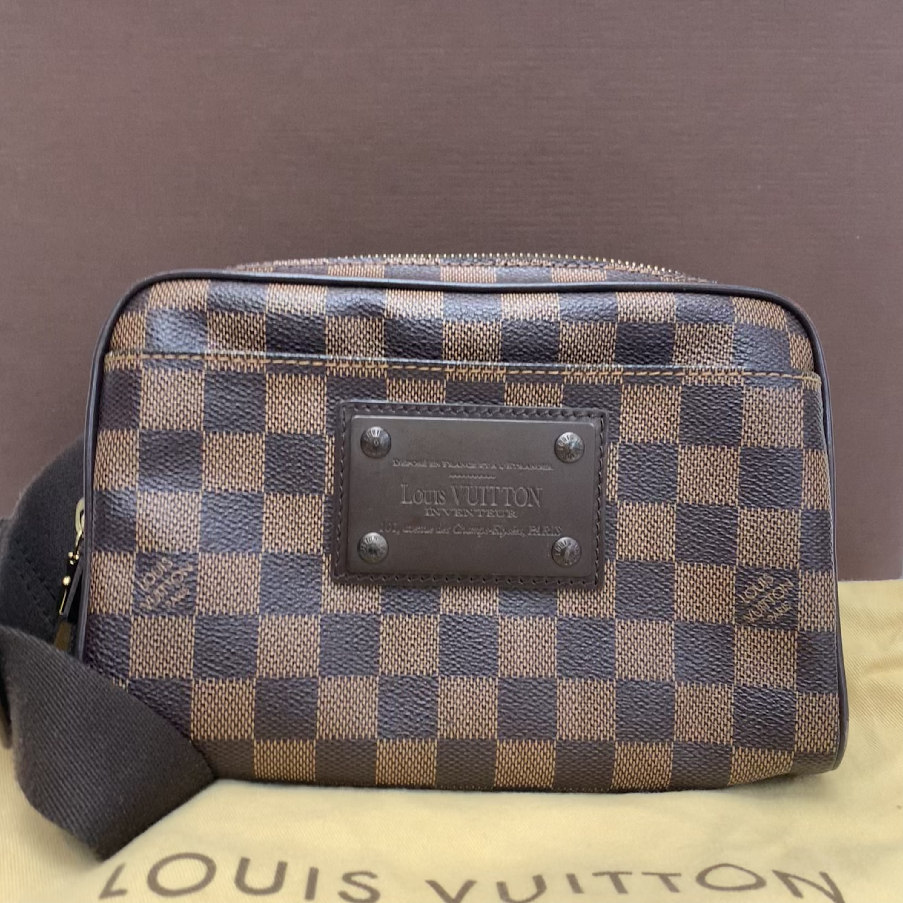 LV Damier Ebene 棋盤格系列Brooklyn Bum Bag