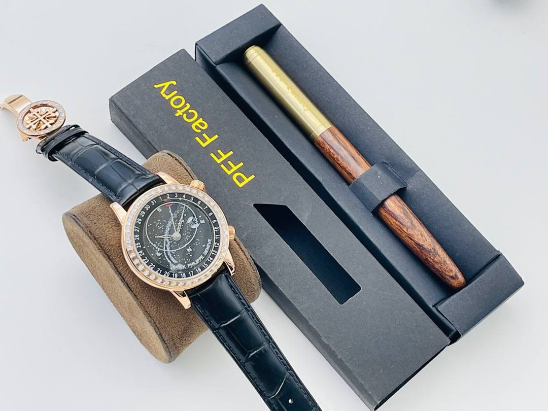 V4升级版 市场最高版本 功能跟正品一样 百达.翡丽星空升级终极版！升级细节： 1⃣️做到了跟正品满天星自动转的功能！ 2⃣️升级日历的排法和正品一样的顺序！ 3⃣️直径42毫米，厚度11毫米！ 4⃣️最大亮点：百达.翡丽星空里的月亮会根据天空上的月亮变化而变化！根据天空上的月圆月缺搬（初一月弯弯初十五月圆）到手表上了！