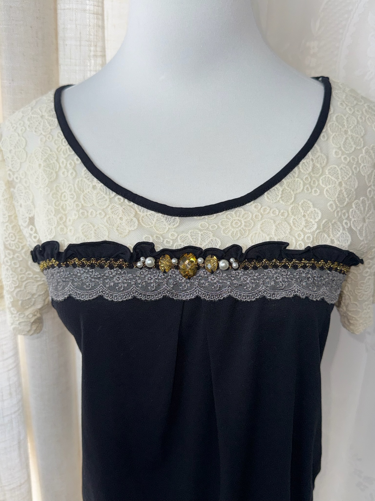 Axes Femme Jeweled Lace Patchwork Short Sleeve Top