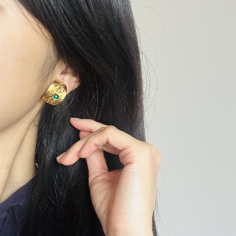 Vintage C.a. 1950-70s from Germany Emerald Rhinestone Golden Clip Earrings (B108)