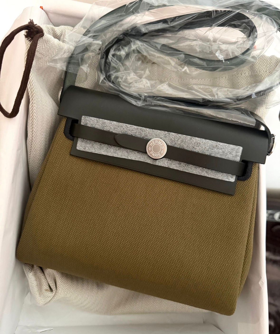 Mini Herbag 橄欖/卡其色銀扣 G Stamp