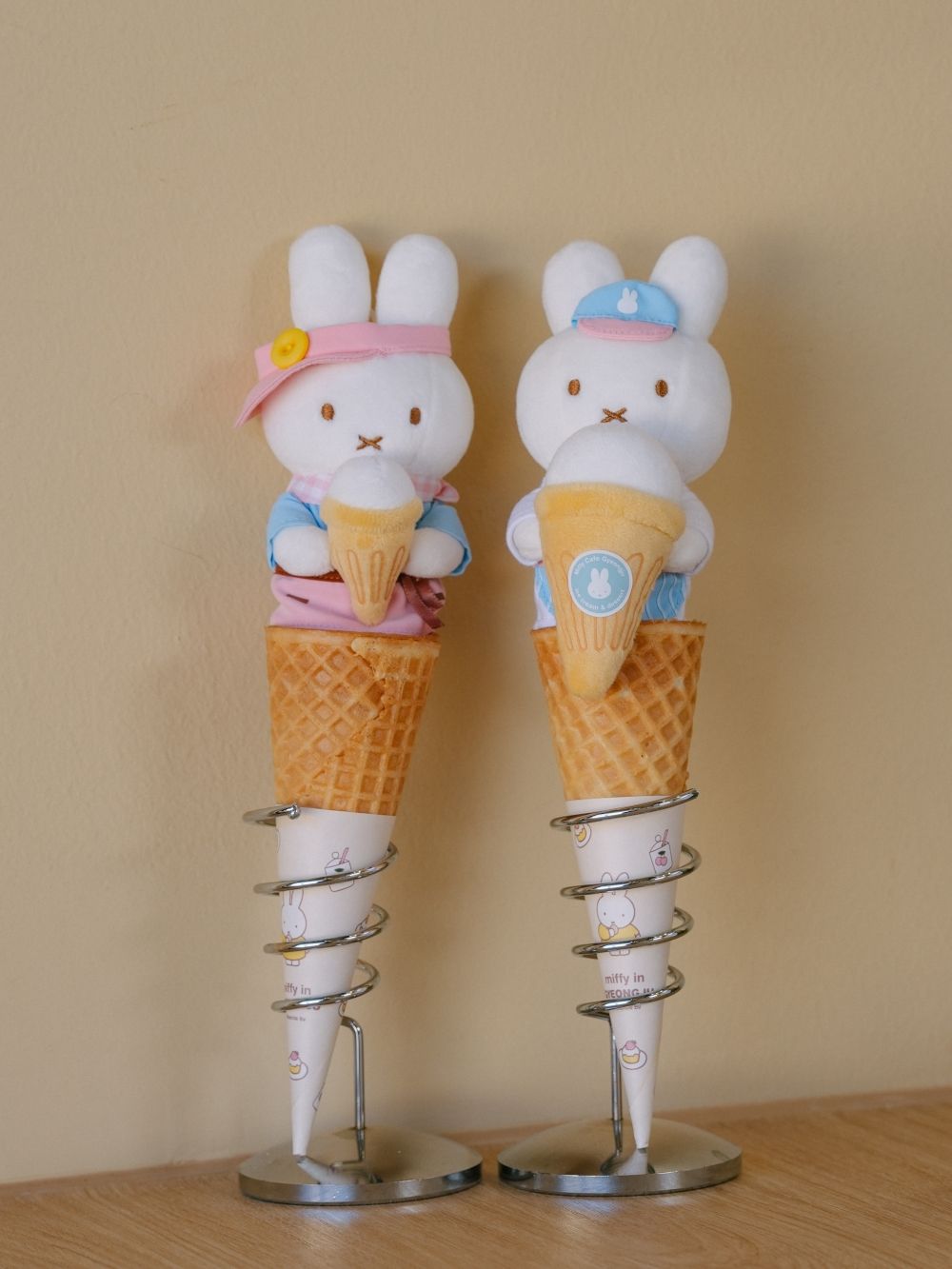 小菲兔店長醫療補助 [韓國直送] Miffy cafe Gyenongju慶州限定 冰淇淋店店員掛件 (Miffy/Melanie/Boris)