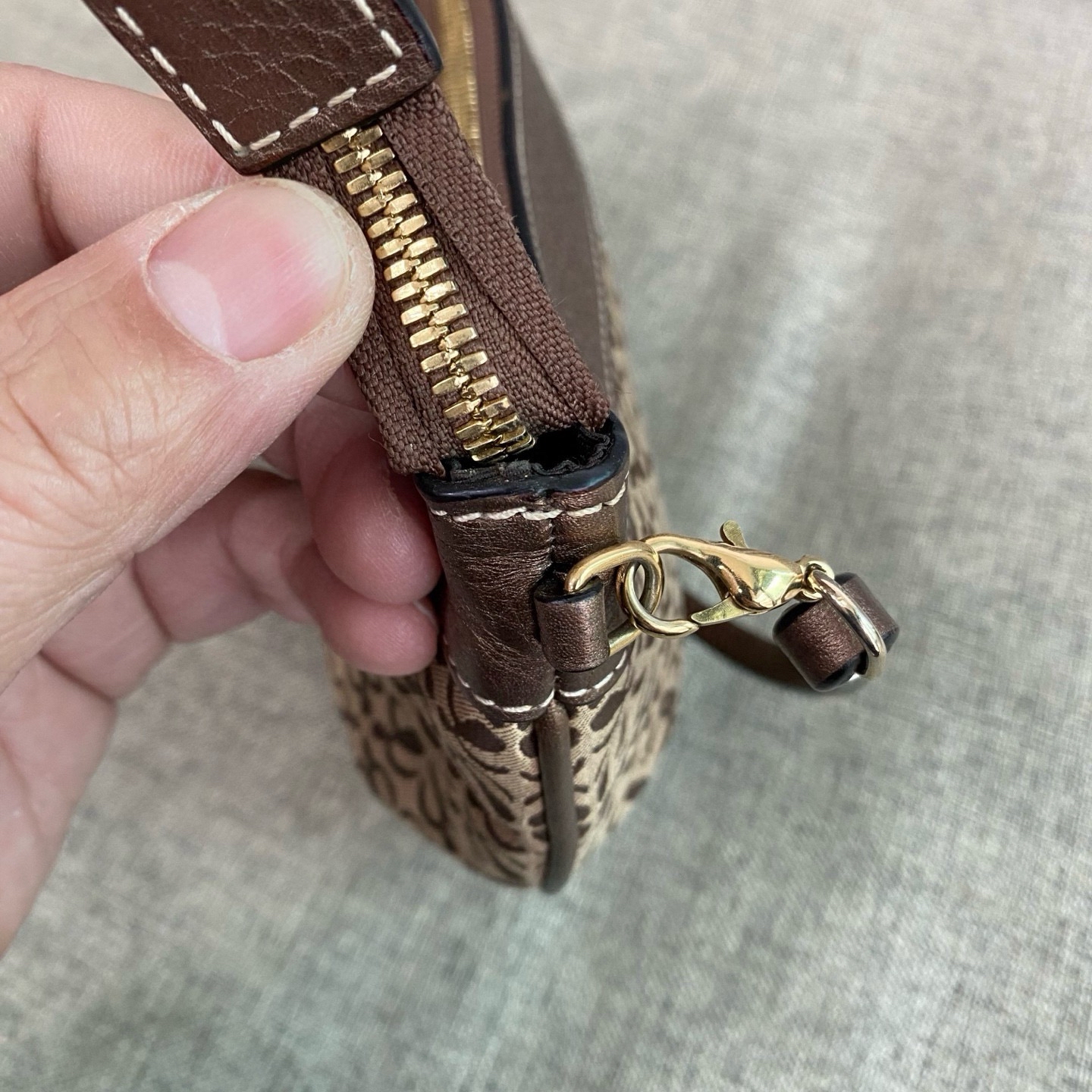 【預訂貨品】LOEWE老花腋下包 