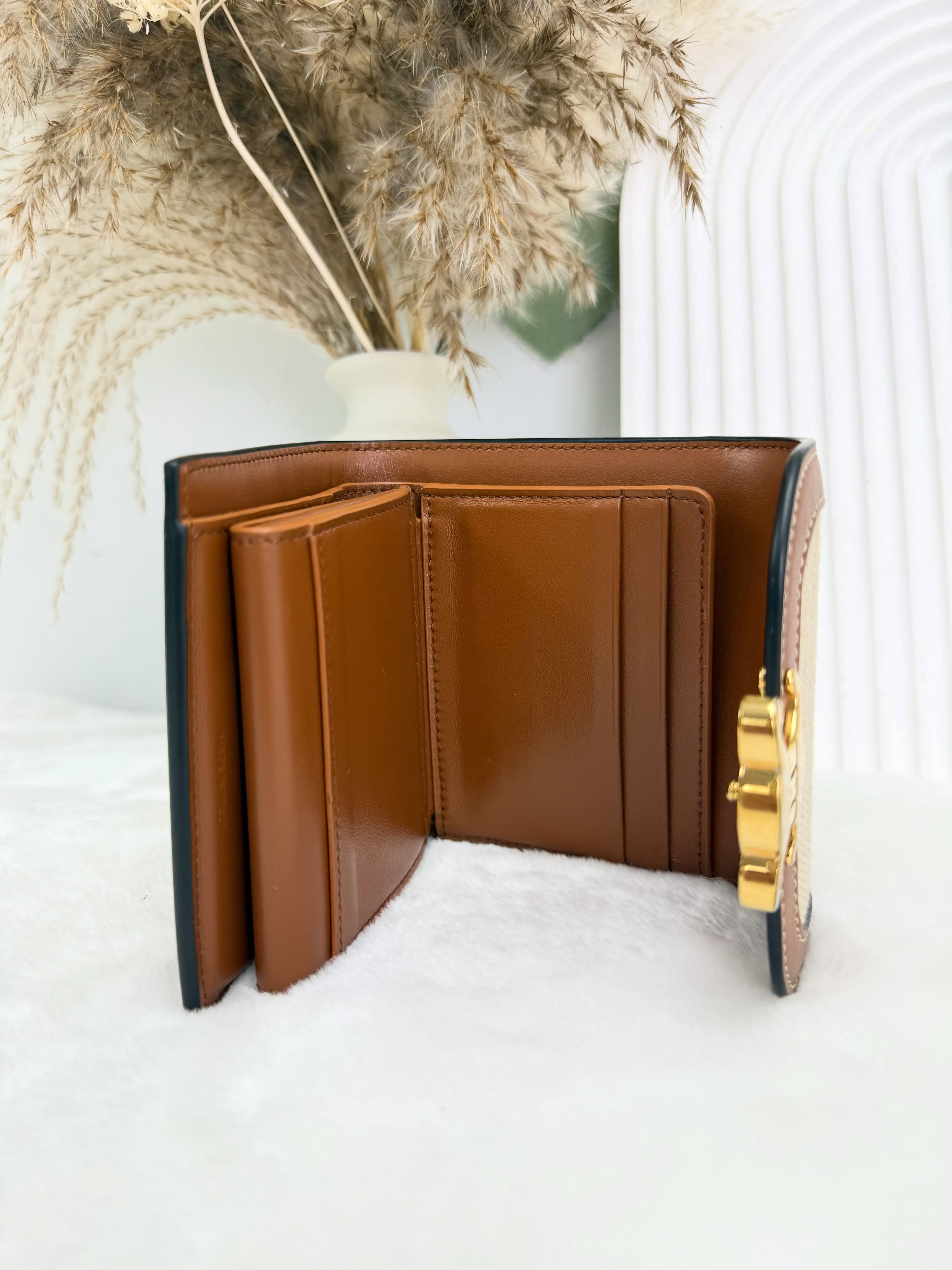 Celine👜 PRE OWNED 🛍️米白帆布拼啡色金扣短銀包 有盒有塵袋 