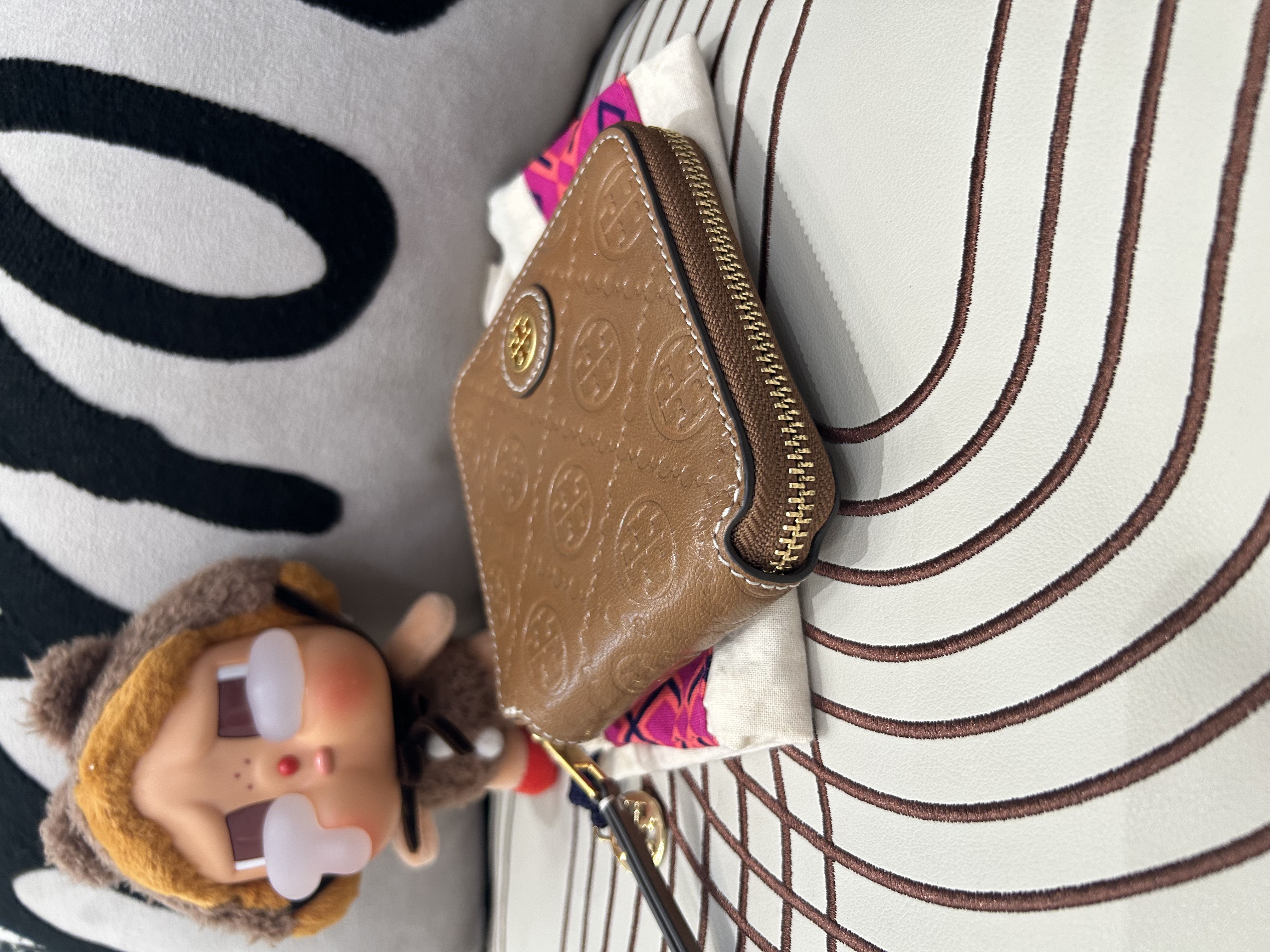 Tory Burch Zip Wallet 100%Authentic, 98%New ✅Dust bag