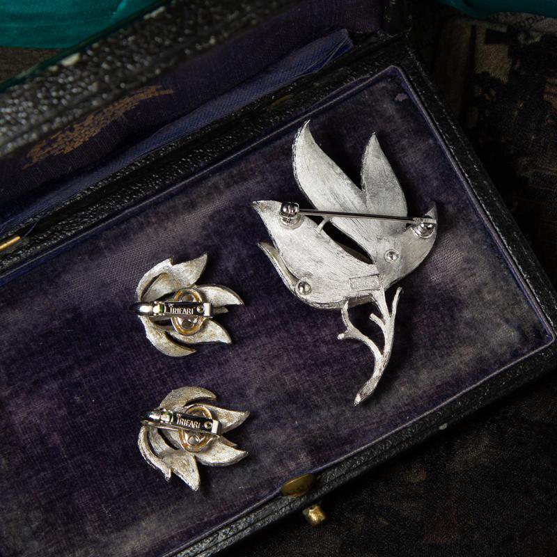 1950-60s Crown Trifari Shiny and Brushed Silver Floral Jewelry Set - Brooch and Clip on Earrings (MN218)