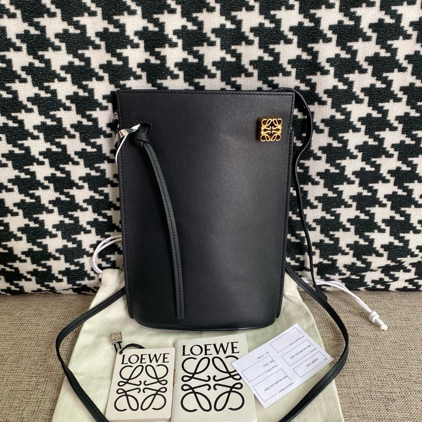 【預訂貨品】LOEWE黑色手機包