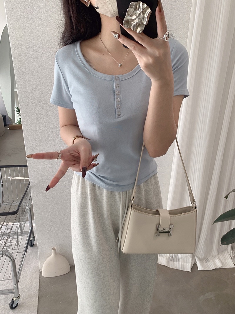 纯色正肩Tee 简约小纽扣设计