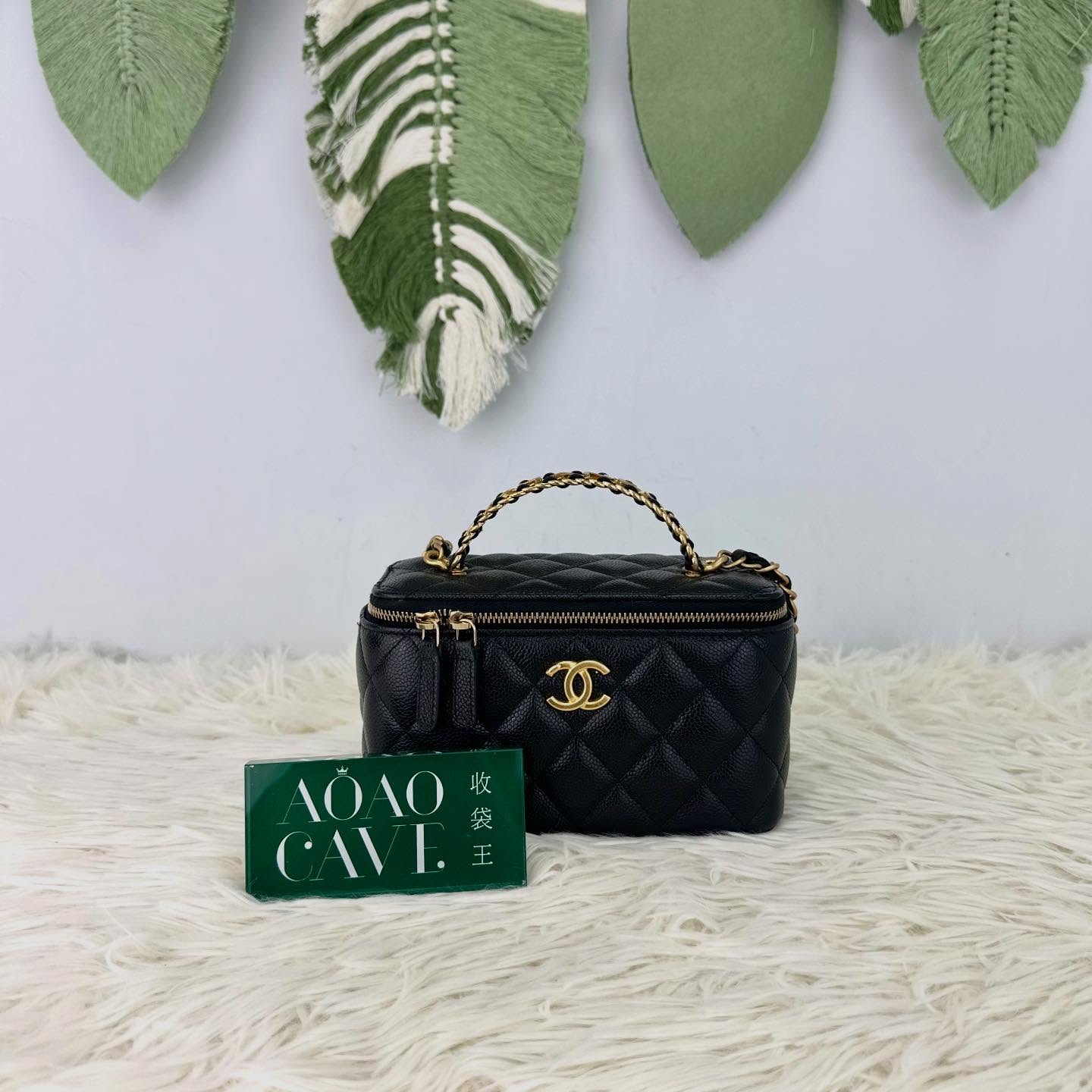CHANEL 🤍PRE OWNED 22s Handle 字母款黑金荔枝皮 長盒子🖤