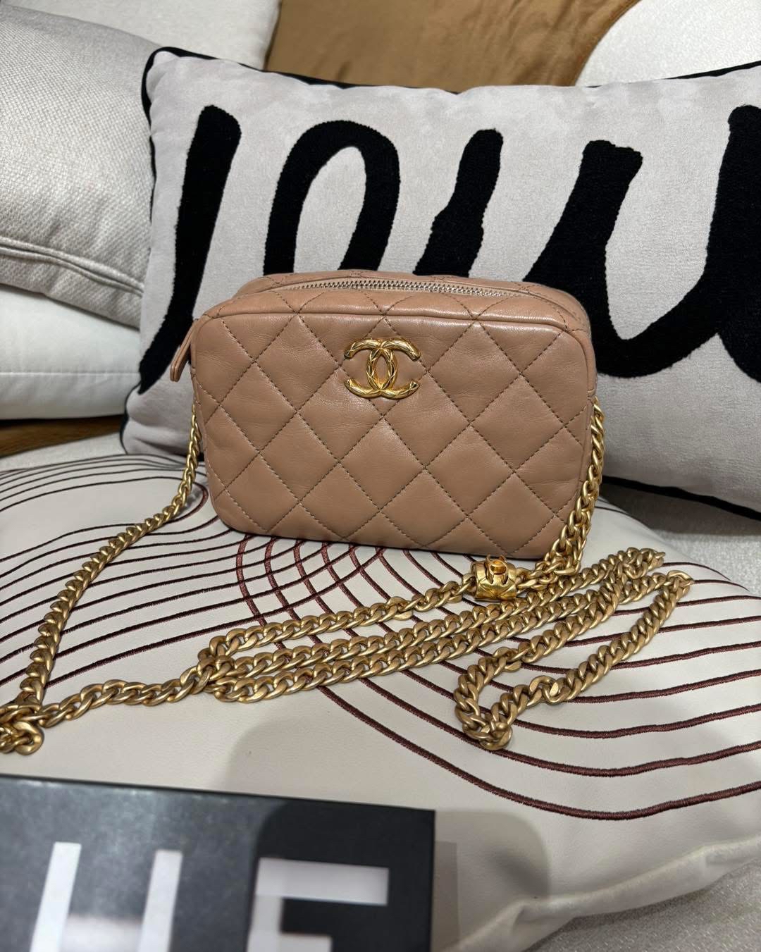 Chanel camera bag  100%Authentic, 90%New ✅晶片 ✅Dust bag