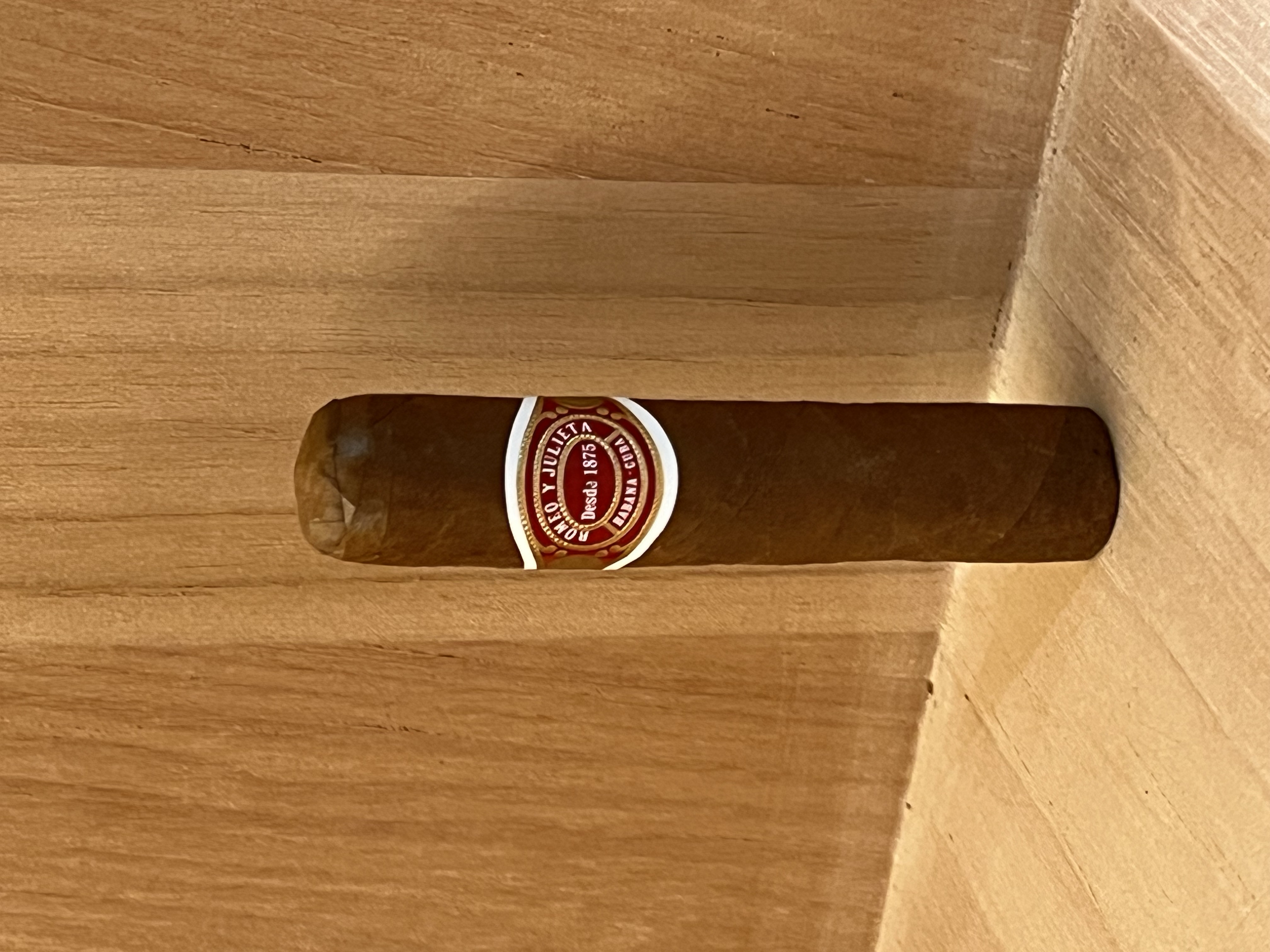 ROMEO Y JULIETA羅密歐小皇家 （單支）