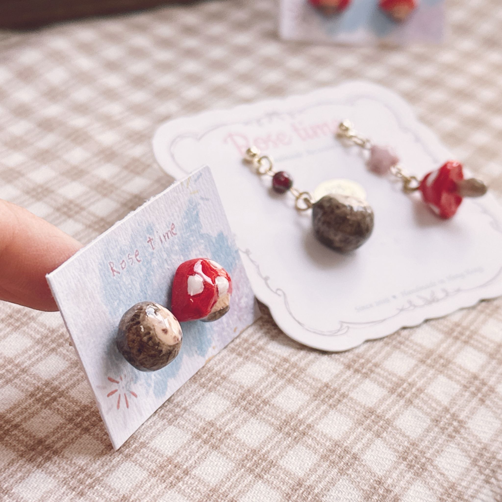 手繪半立體小刺蝟與紅蘑菇🍄耳釘