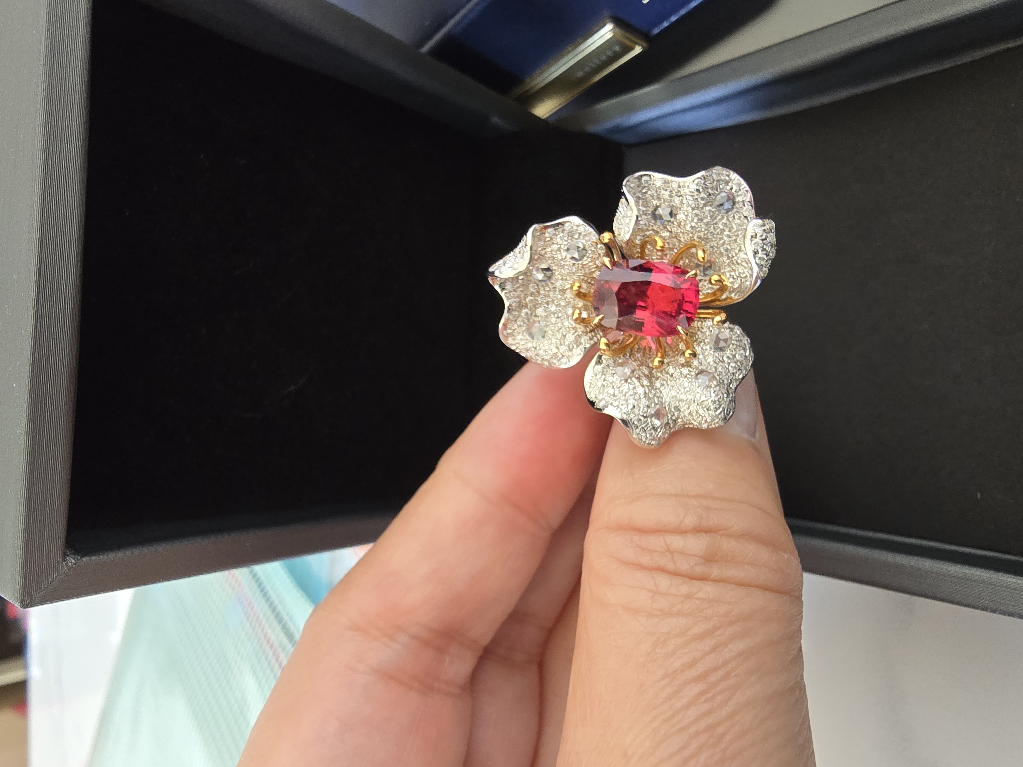 18K红尖晶鑽石戒指