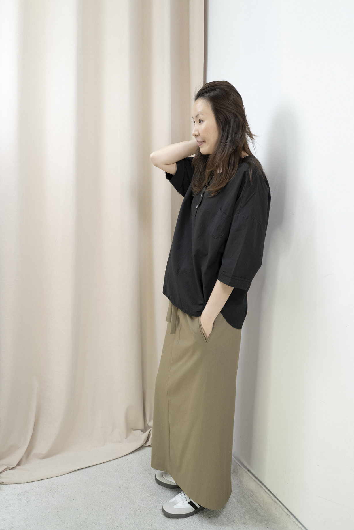 半開胸口袋斯文休閒上衣(黑色）