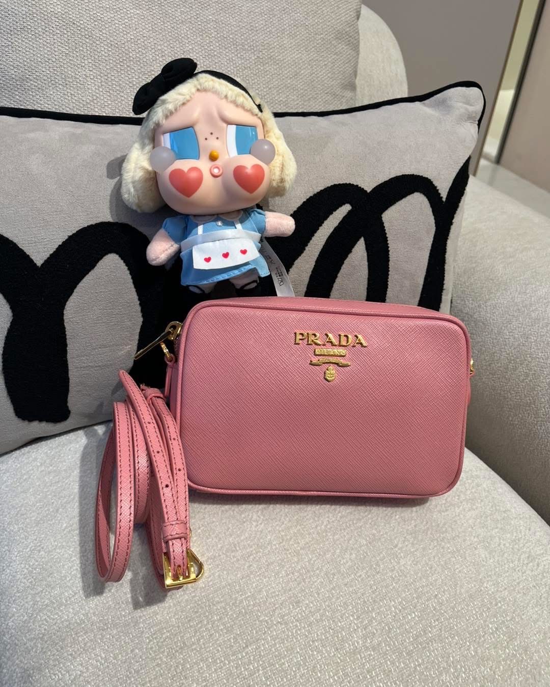 Prada camera bag牛皮斜孭袋  100%Authentic ,98%new  ✅證書✅dust bag