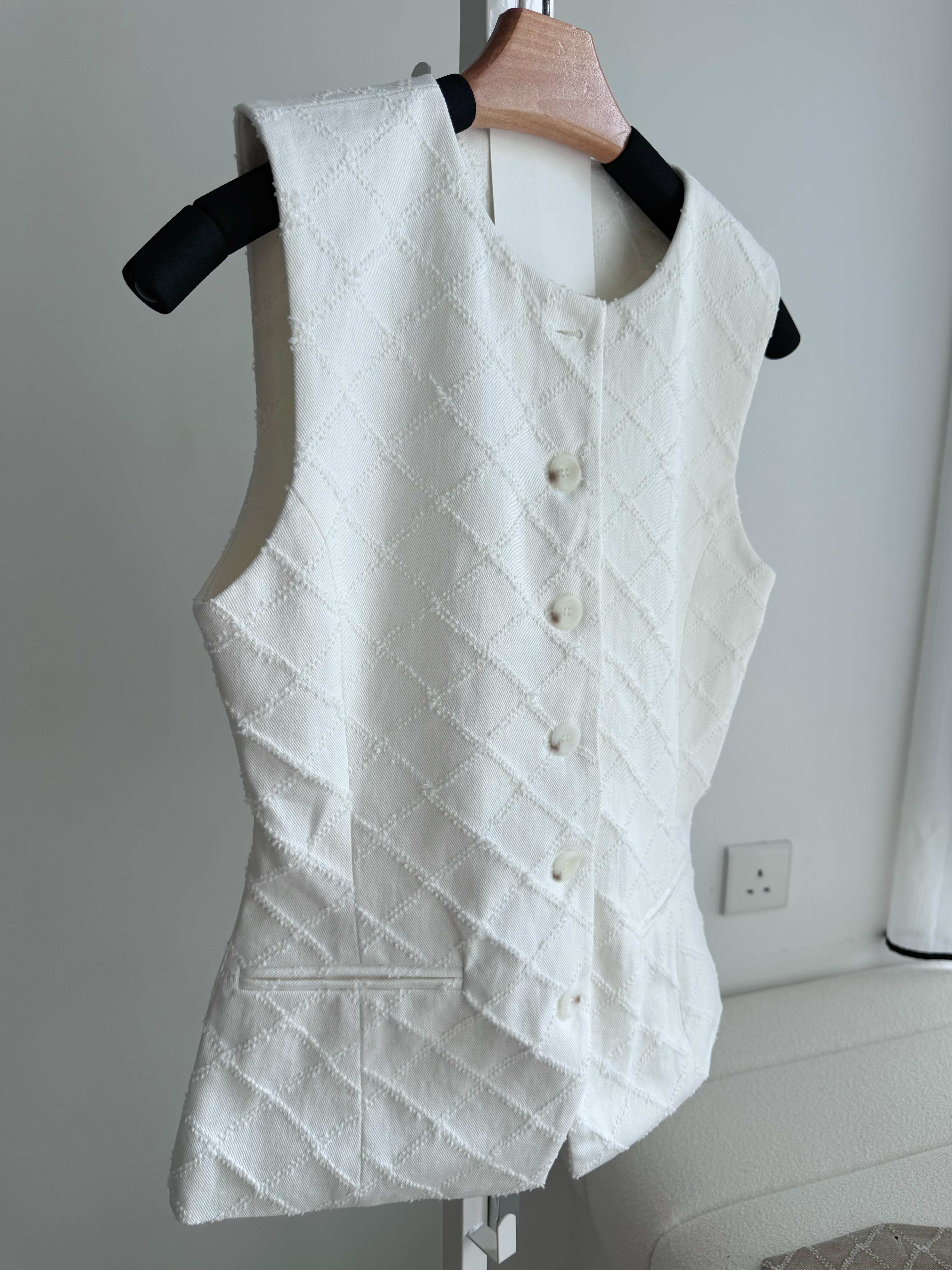 MARGOT Elegant Diamond Vest