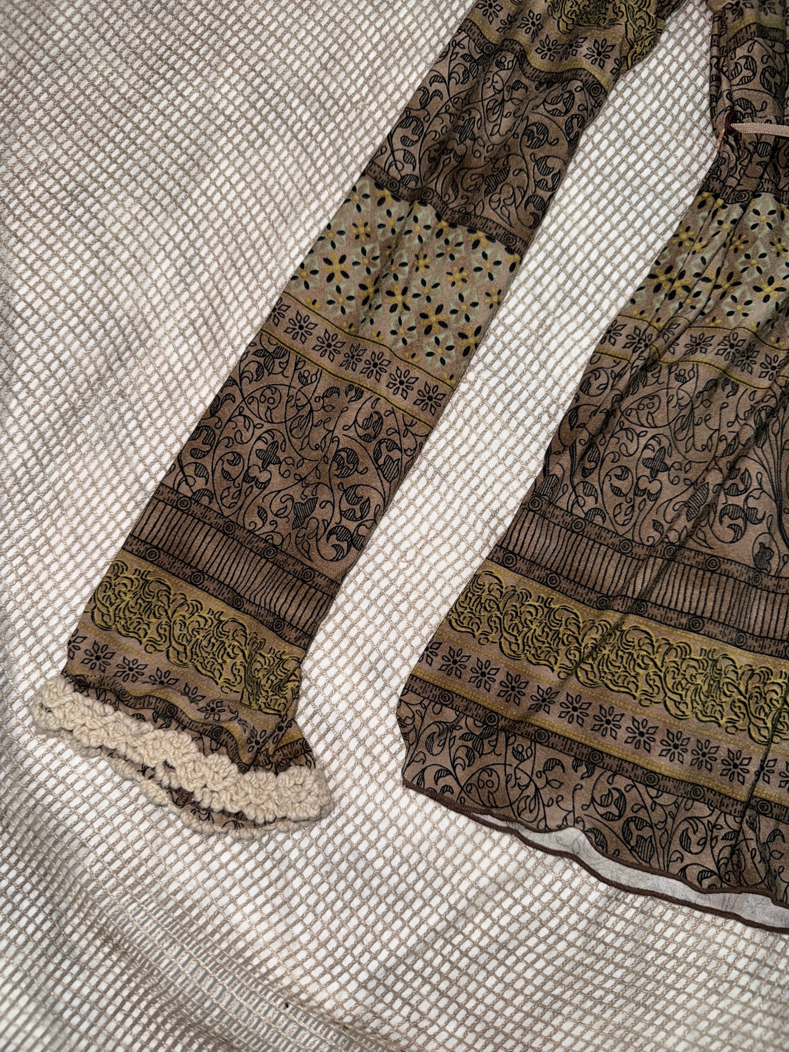 Boho Aesthetic Ditsy Patterned Blouse with Ribbon Tie