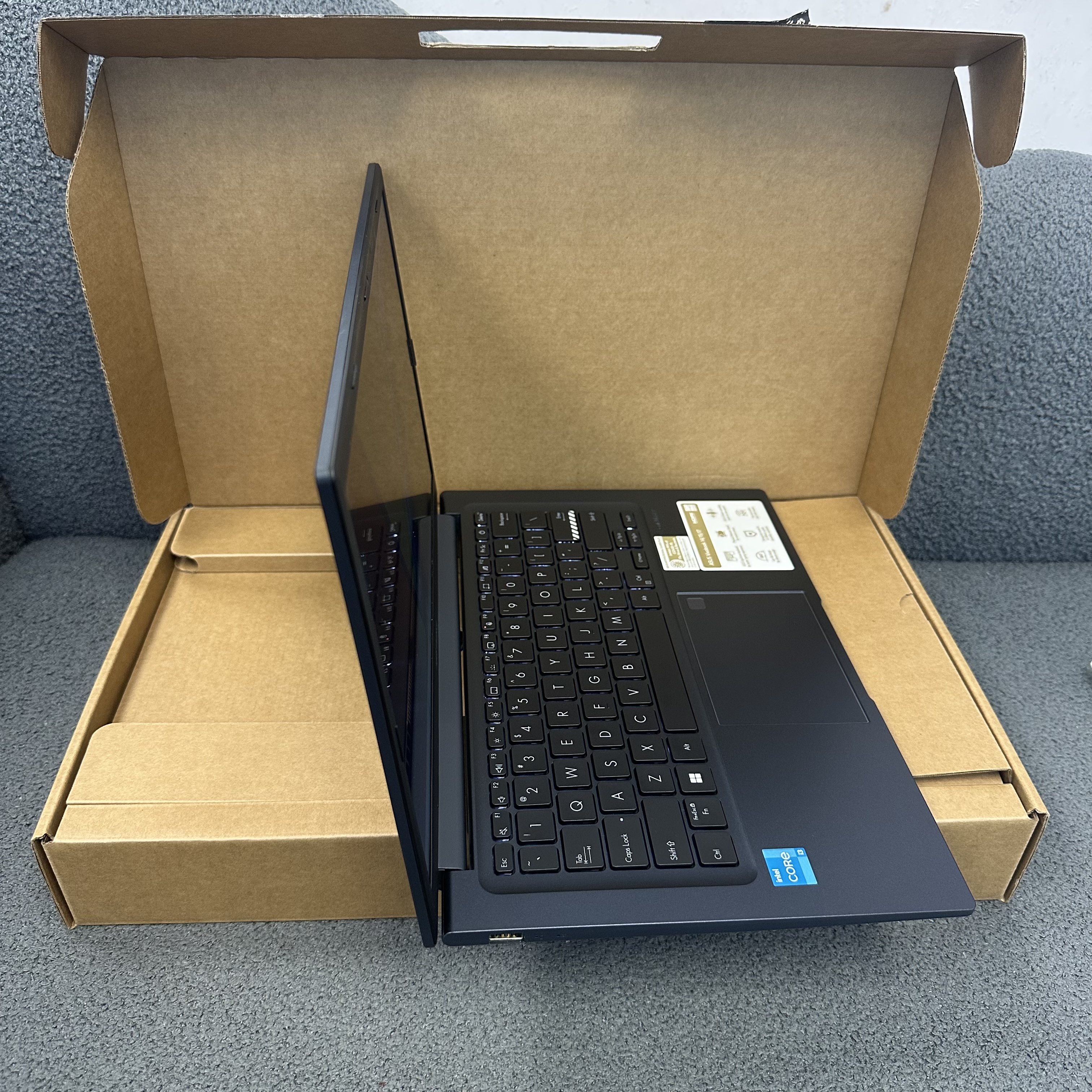 (全新14寸華碩Vivobook🔥) ASUS VivoBook i3-1315U /8GB Ram/512GB SSD/超靚深藍色機身 / Laptop / Notebook / 文書 / PC / Movie / Netflix / office / Work / Win11 / Windows