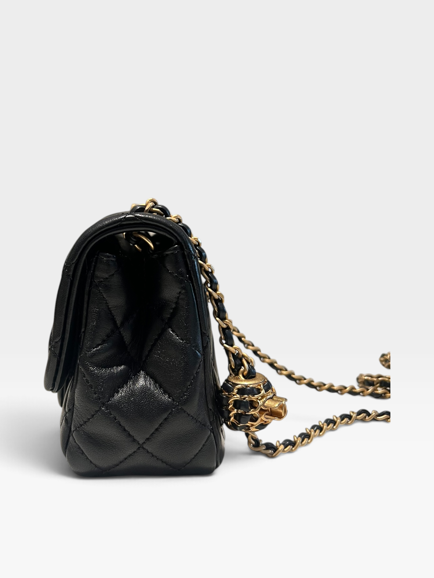 Pre-Owned CHANEL Black Quilted Square Pearl Crush Gold / Product Code: 091803