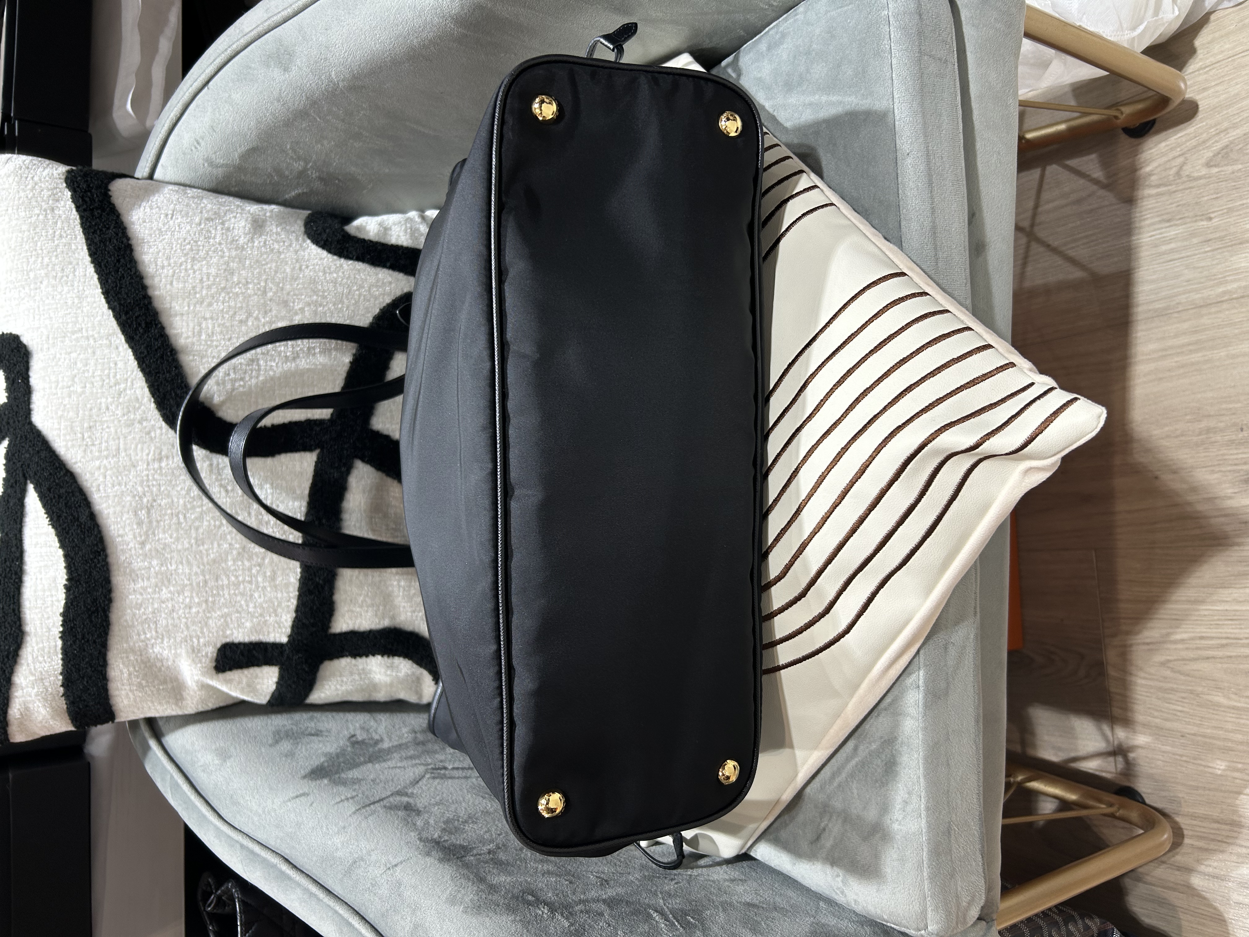 Prada Nylon Shoulder Tote Bag Black 100%Authentic,98%new ✅dust bag  