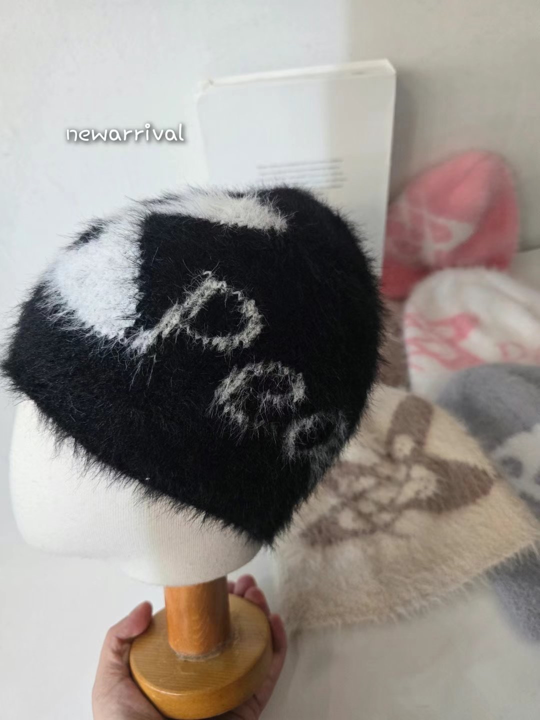 韓國毛毛太空圖案冷帽 (staff自留）