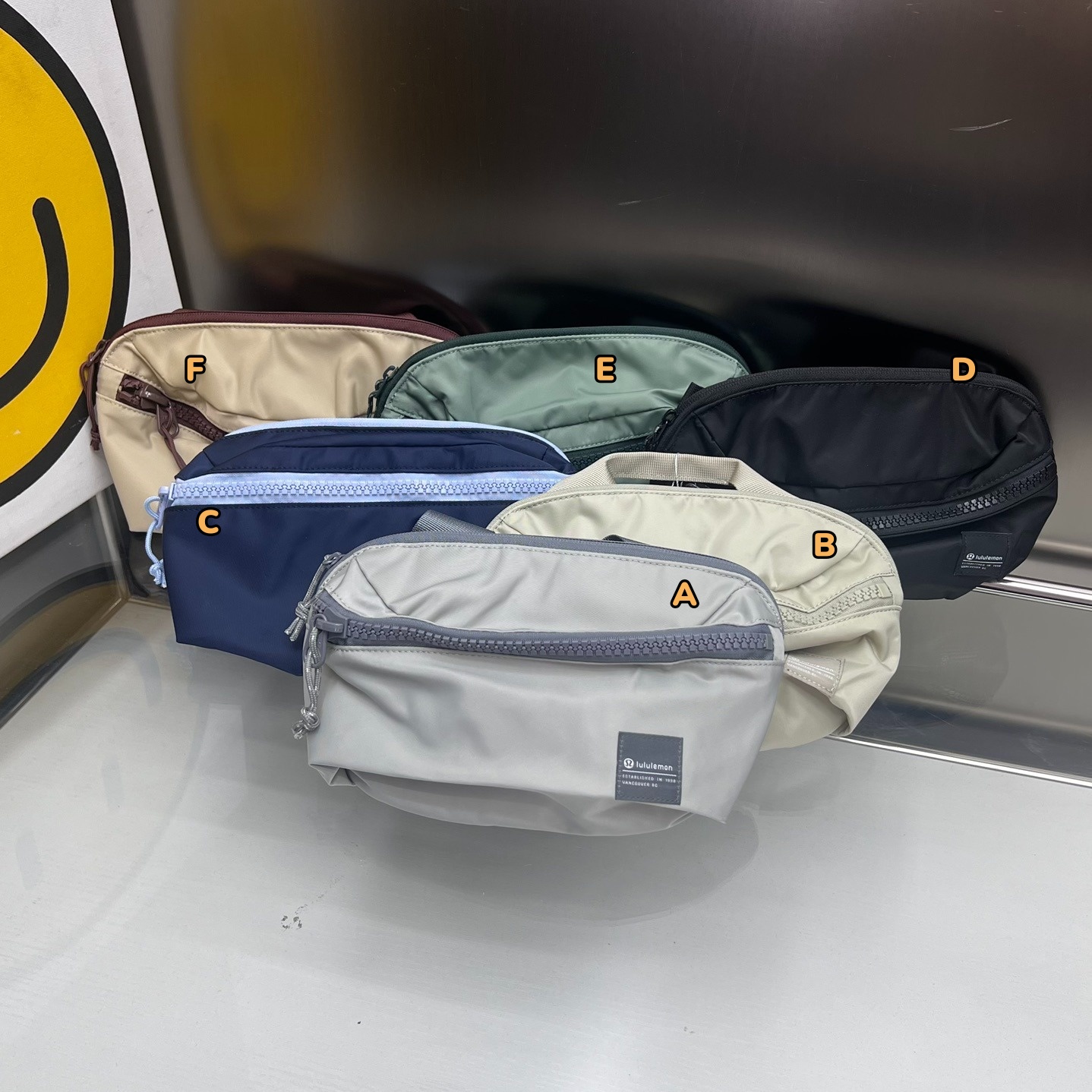 【現貨】Lululemon Sports Belt Crossbody Bag戶外運動手提斜挎包 情侶款