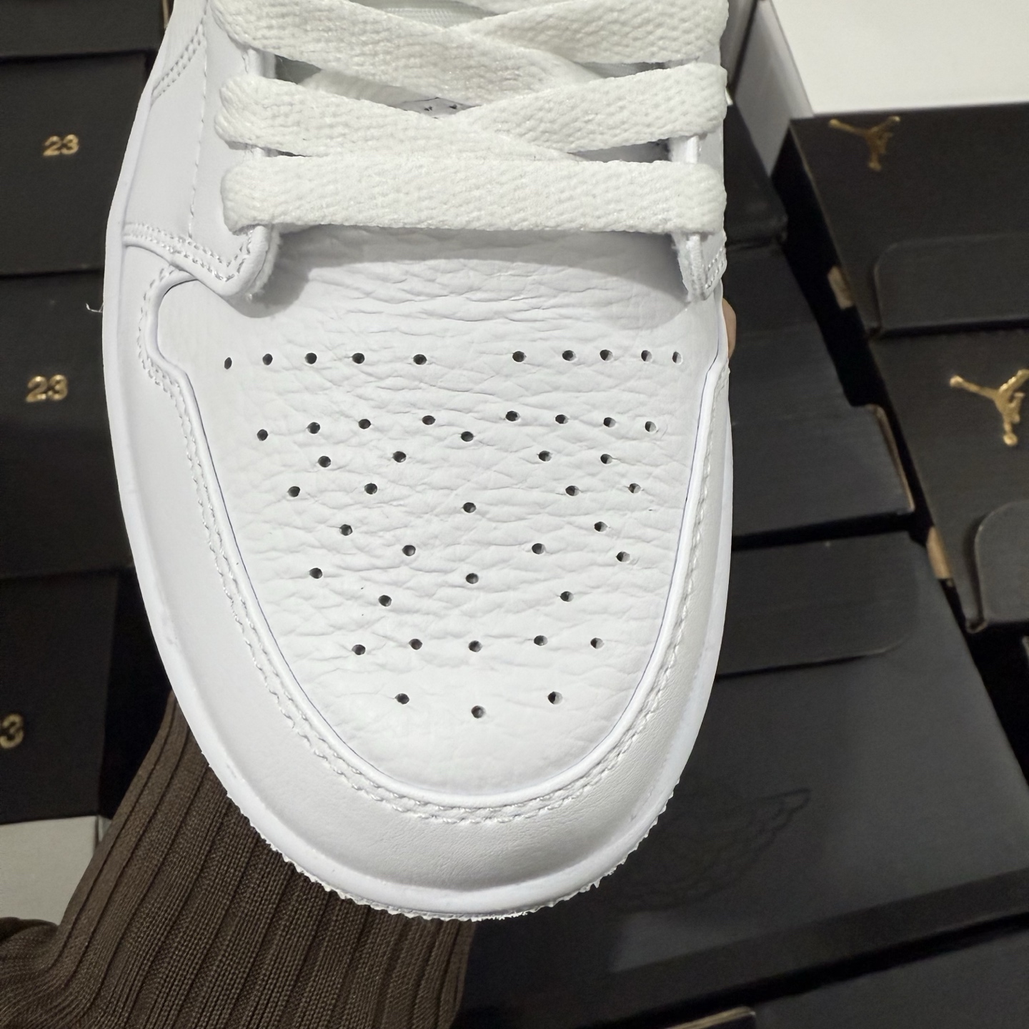 Nike Air Jordan 1 Low "Triple White" 553558-111